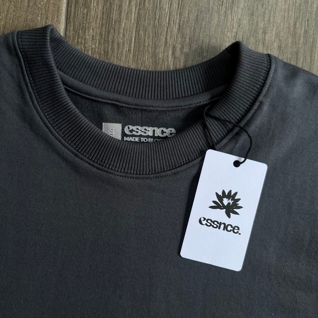 "blossom petals" tee 02